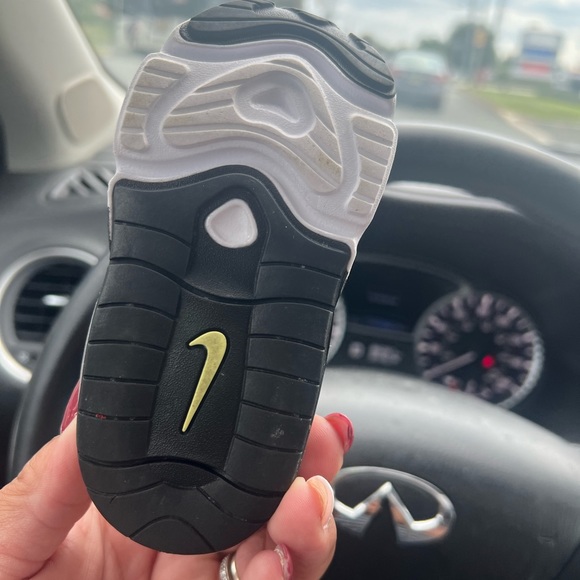 🔥Little kids Nike🔥Sneakers size 5 - Picture 5 of 6